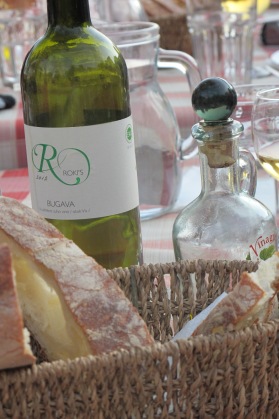 Beautiful fresh break, olive oil and wine - what more could you want?!